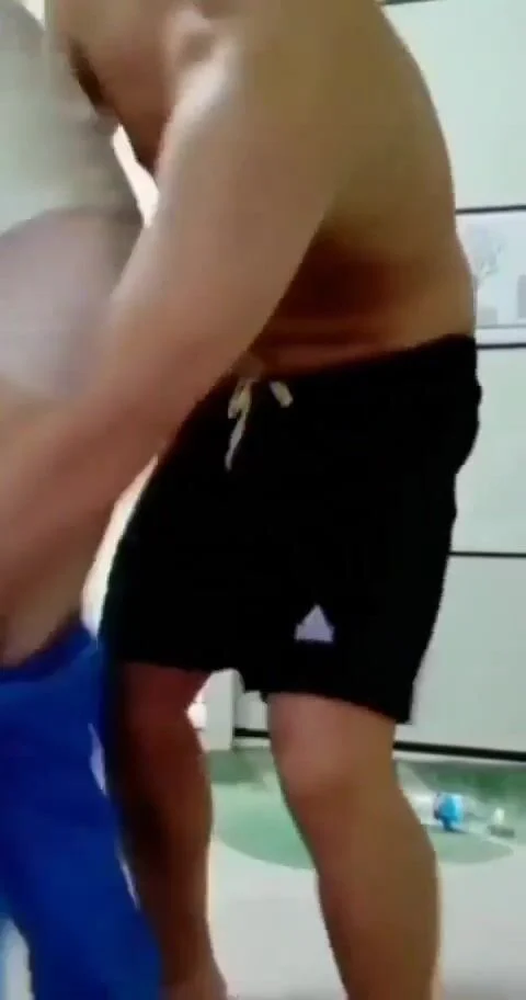 CLIP SEX TRUNG: E sinh viên BỊ CHA DƯỢNG ĐỤ TẠI NHÀ